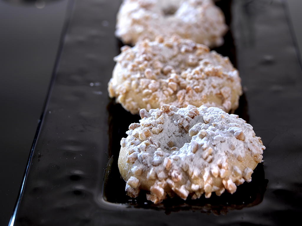 Almond doughnuts recipe - Olive Oils from Spain