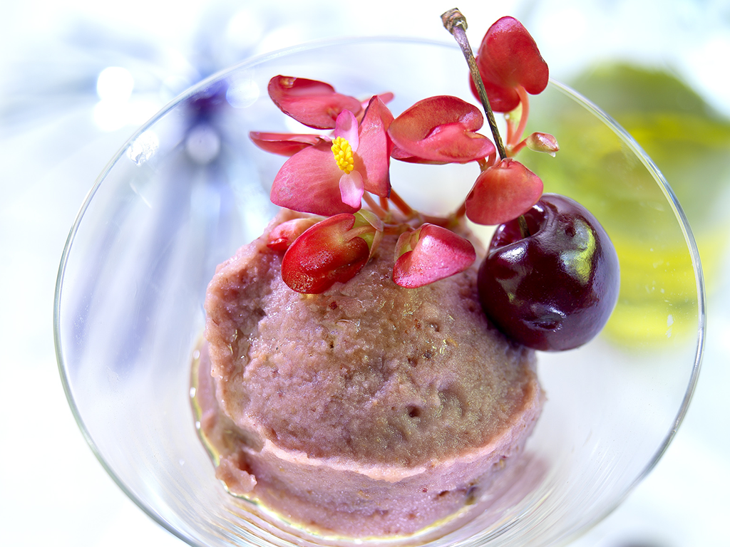 Cherry and olive oil ice cream - Olive Oils from Spain