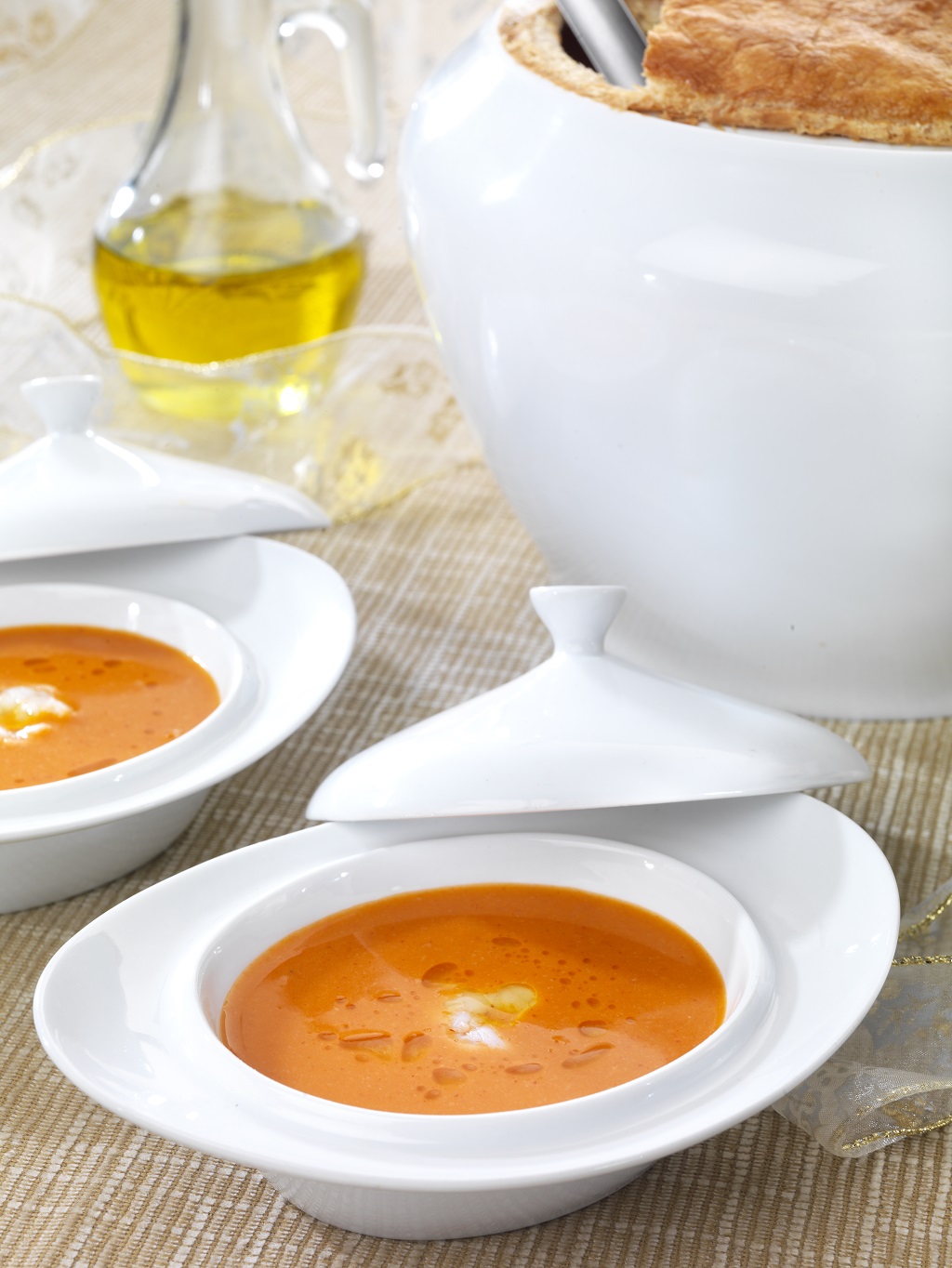 Creamy seafood bisque with a puff pastry lid - Olive Oils from Spain
