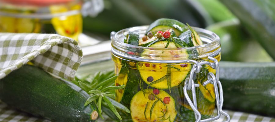 Fermenting and preserving vegetables in olive oil