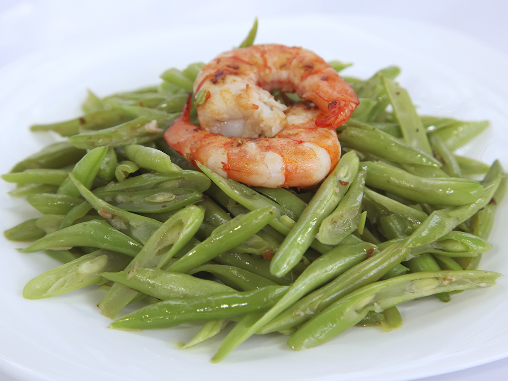 Healthy recipe with French beans and prawns - Olive Oils from Spain
