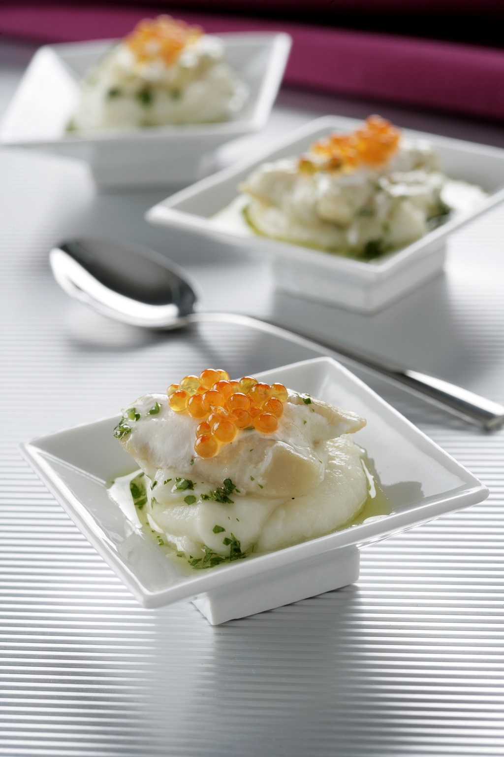 Hake cheeks with trout roe and cauliflower purée - Olive Oils from Spain
