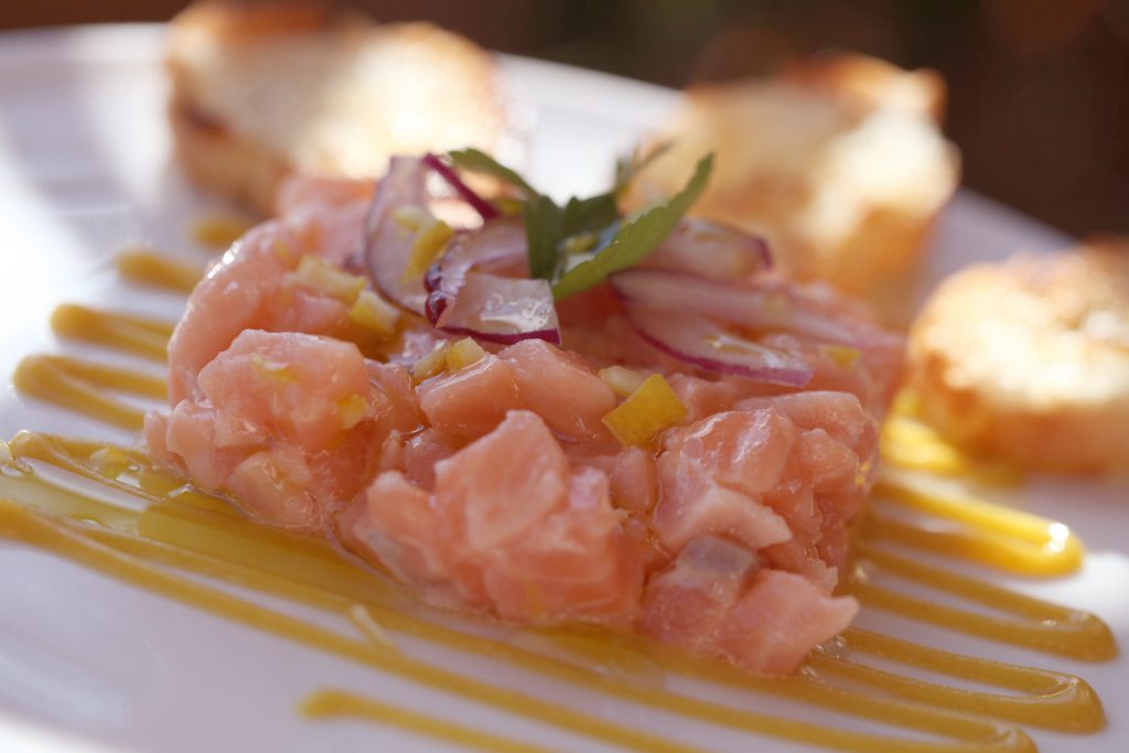 How to prepare Marc Murphy's salmon tartare - Olive Oils from Spain