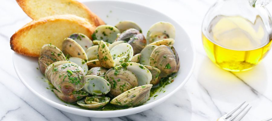 Mojo Clams with Olive Oils from Spain (Steamed Clams with Green Mojo Sauce)