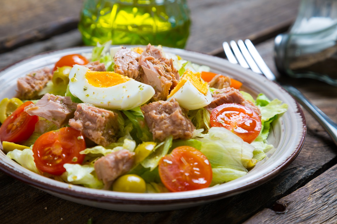 Tuna and tomato salad - Olive Oils from Spain