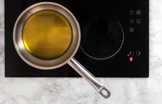 Best High Smoke Point Oils for Frying and High Heat Cooking