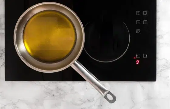 Best High Smoke Point Oils for Frying and High Heat Cooking