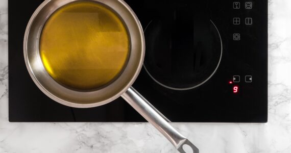 Best High Smoke Point Oils for Frying and High Heat Cooking
